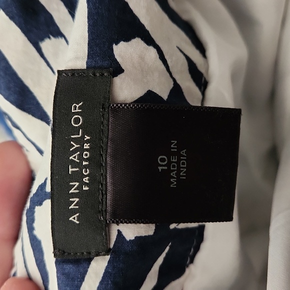 Womens Ann Taylor Navy and White Patterned Skirt Size 10 - Picture 2 of 3